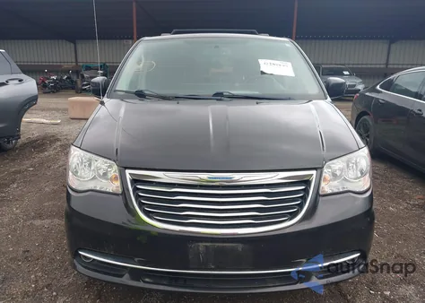 2015 Chrysler Town & Country Touring z USA, uszkodzony, nr VIN 2C4RC1BG2FR706318